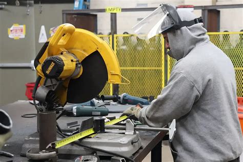 Role of plumbing trade schools in making pipefitter career..